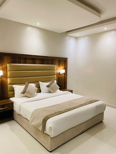 Room | Iron/ironing board, free WiFi