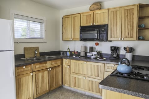 Ledford Cottage | Private kitchen | Fridge, microwave, coffee/tea maker, electric kettle