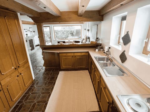 fully equipped kitchen