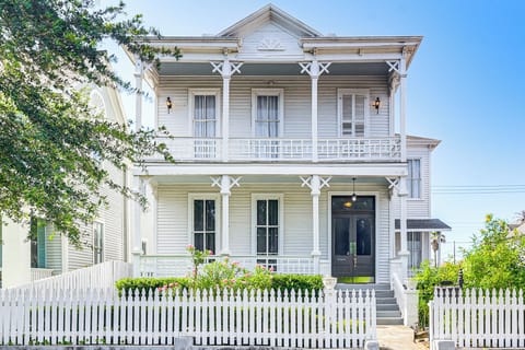 Galveston Vacation Rental | 1BR | 1BA | 800 Sq Ft | Stairs Required