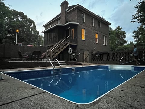No lifeguard in duty, swim at own risk