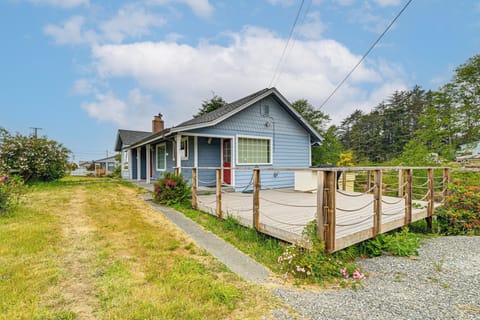 Smith River Vacation Rental | 2BR | 1BA | 1 Step to Enter | 1,400 Sq Ft