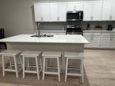 f0dcf805-eb5b-4c26-9cd0-83ce4a5127ee