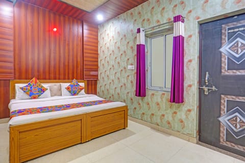 Deluxe Room | Egyptian cotton sheets, premium bedding, in-room safe, desk