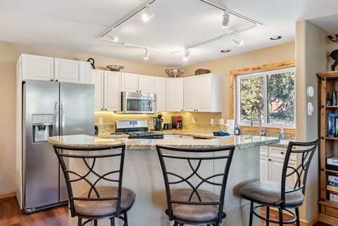 Kitchen: Main floor, drip coffee maker, Keurig, toaster, cooking utensils, tableware