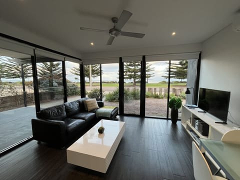 Lounge / Dining