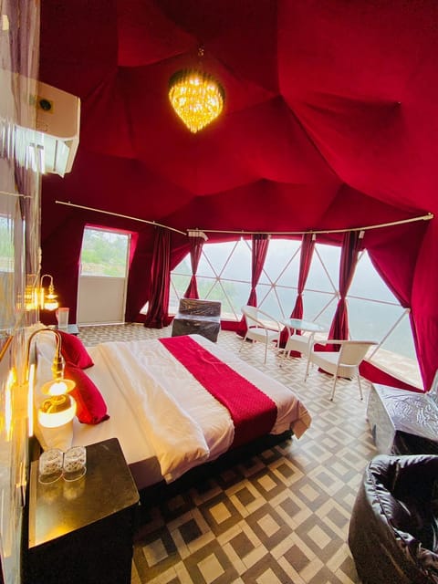 Classic Tent, Mountain View | Blackout drapes, iron/ironing board, free WiFi