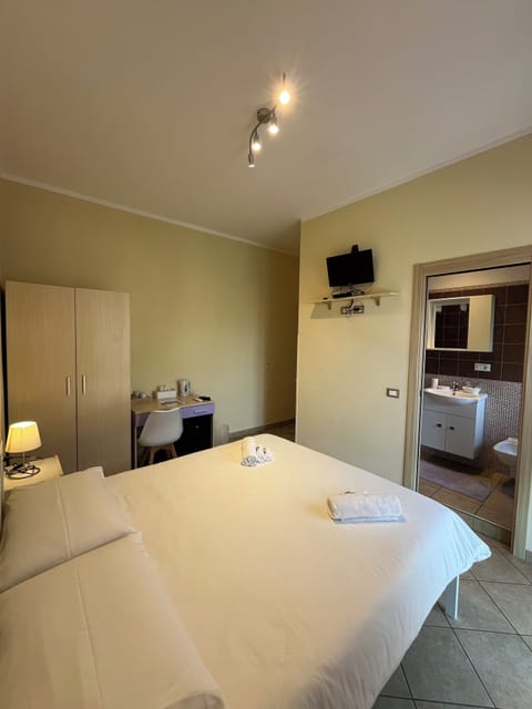 Double Room, Lake View | Iron/ironing board, free WiFi