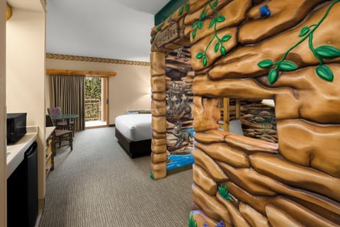 Wolf Den Suite - Waterpark Included | In-room safe, iron/ironing board, Internet, bed sheets