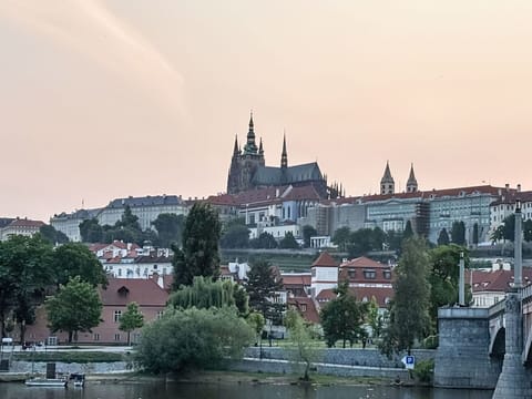 Sky, Building, City, Roof, Urban Area, Architecture, Waterway, Spire, Steeple, Landmark