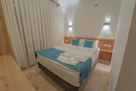 Economy Double or Twin Room | Desk, laptop workspace, free WiFi, bed sheets