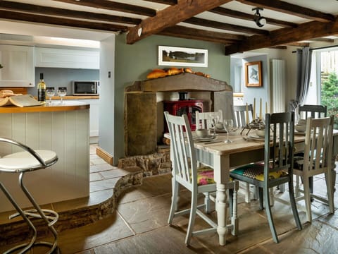 Daytime, Building, Window, Facade, Apartment, Urban Design, Condominium, Mixed-Use