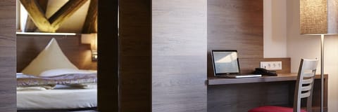 Premium bedding, in-room safe, desk, laptop workspace