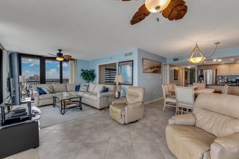  Open-concept dining and living area facing the sea.