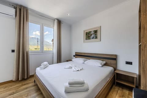Bedroom with a double bed