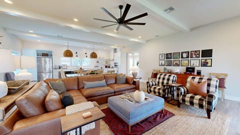 Spacious Livingroom