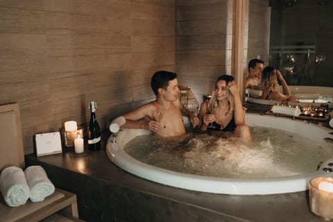 Indoor spa tub