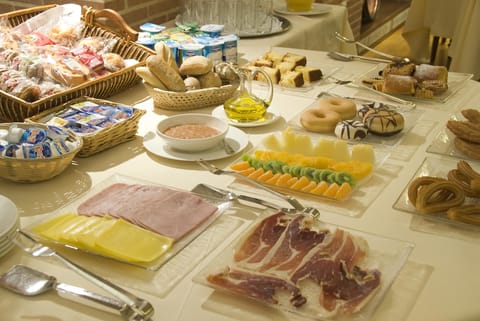 Daily buffet breakfast for a fee