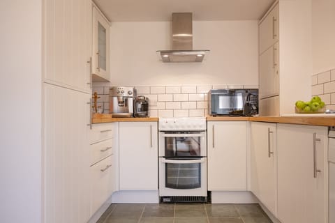 Ground floor: Fully fitted kitchen