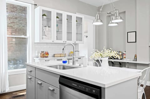Kitchen: Modern, bright, and ready for your gourmet creations. Enjoy our spacious kitchen!