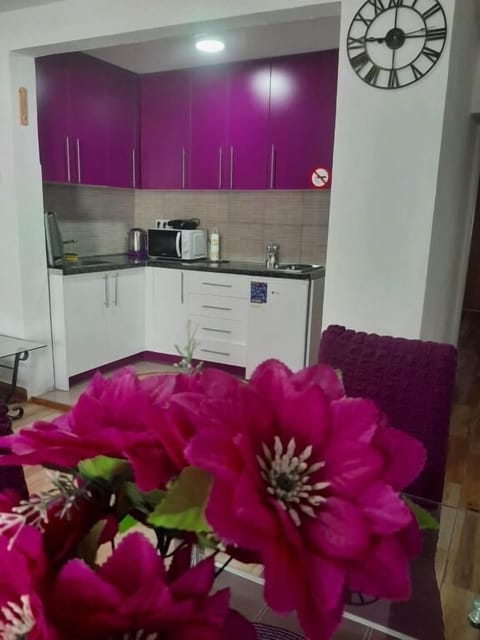 Espresso maker, coffee/tea maker, electric kettle, dining tables