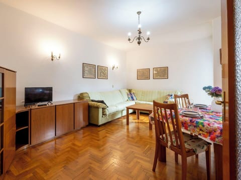 Flooring, Interior Design, Floor, Furniture, Wood, Couch, Ceiling, Room, Living Room, Lighting