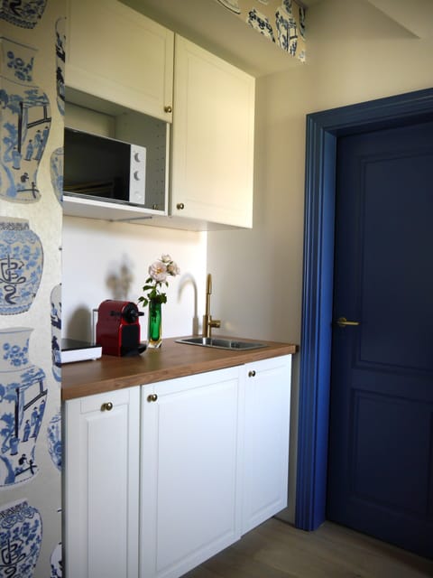 Exclusive Studio, Garden View | Private kitchen