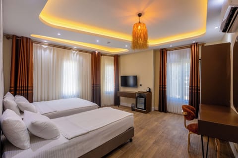Executive Triple Room, Pets Allowed, City View | Living room | 80-inch LCD TV with satellite channels, video-game console, Netflix