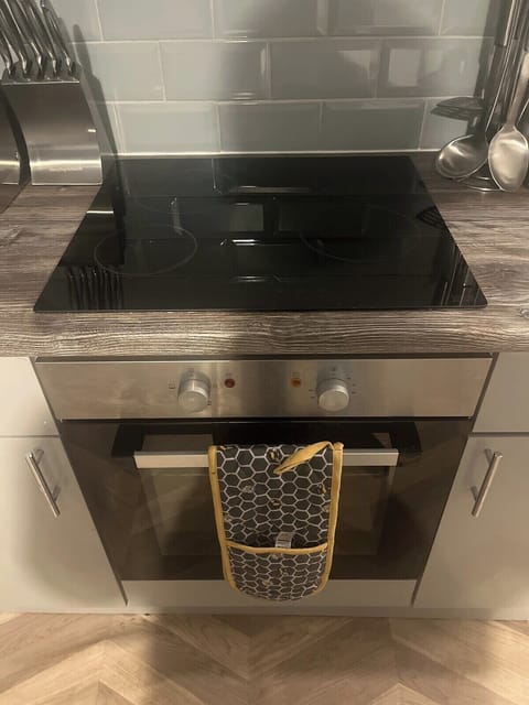 Modern kitchen with built-in oven – ideal for baking, roasting, or home-cooked dinners.