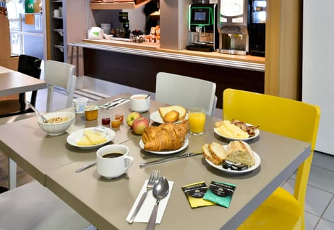 Daily buffet breakfast for a fee