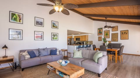 Condo, Multiple Beds, Lanai, Golf View (Keauhou Gardens 3202) | Living area | 42-inch flat-screen TV with digital channels