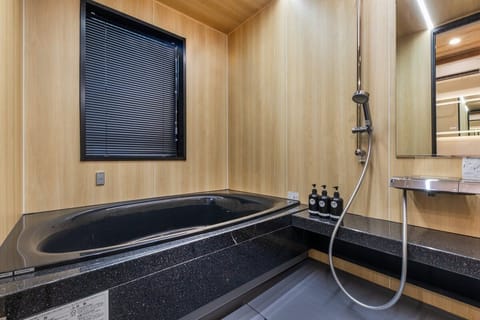 KOJU_06 (house features_ Multiple Bathing Options).jpg