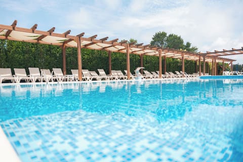 Seasonal outdoor pool