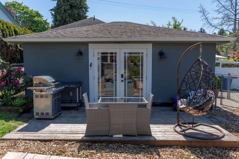 Main entrance to Garden Cottage.