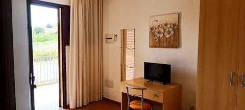 Standard Double or Twin Room, Air conditioning, Hill View | Cribs/infant beds, free WiFi, bed sheets, wheelchair access