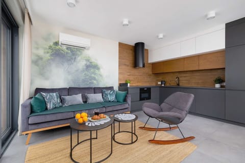 Spacious living room with full equipment. 