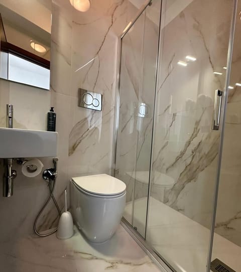 Standard Double or Twin Room, City View | Bathroom | Shower, hair dryer, towels, soap