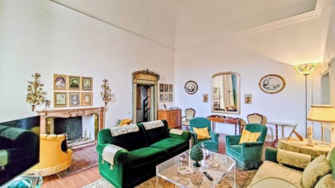 Apartment, 3 Bedrooms, City View | Living room