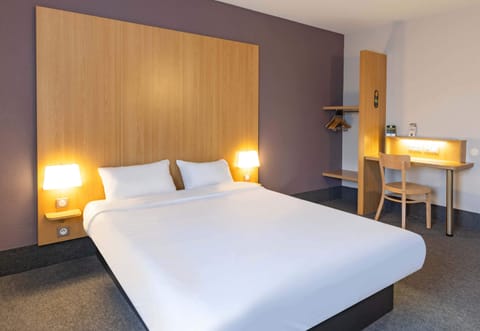 Double Room, Accessible, Non Smoking | Premium bedding, desk, laptop workspace, soundproofing