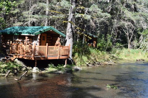 Trapper Cabin (Shared Restroom) | Terrace/patio