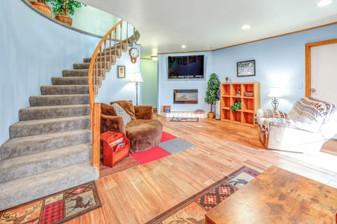 North Pole Vacation Rental | 4BR | 2.5BA | Steps Required | 2,400 Sq Ft