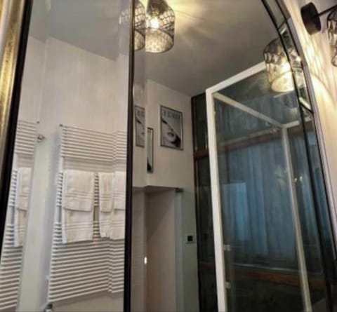 Superior Double or Twin Room | Bathroom | Bathrobes