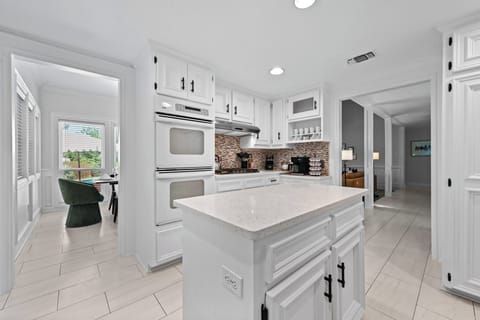 Fully equipped kitchen with appliances