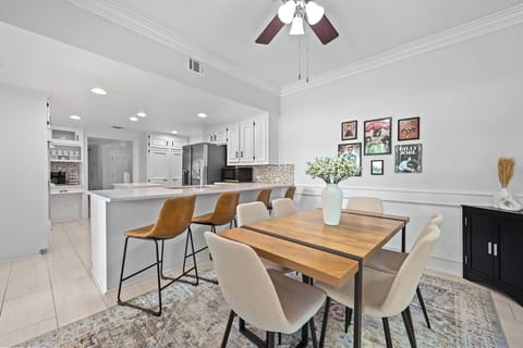 Kitchen nook table with seating for 6 plus 4 barstools