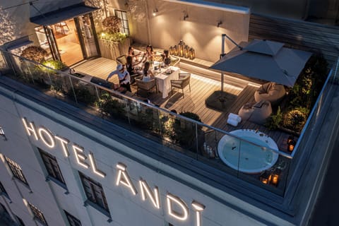 Luxury Suite, 1 Queen Bed, Patio, City View | Terrace/patio