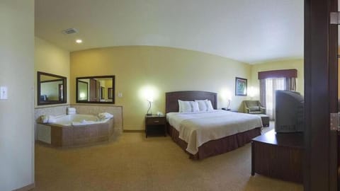 Suite, 1 King Bed (Additional Living Area) | Hypo-allergenic bedding available, in-room safe, desk, blackout drapes