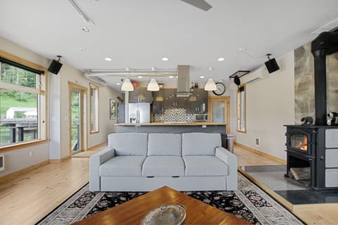 Living room couch pulls out into bed. Please let us know in advance if there will be more than 2 guests, so we can set up beds for additional guests.