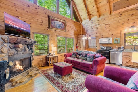 Signature Cabin, 2 Bedrooms, Hot Tub, Mountain View | Living room | 40-inch Smart TV with digital channels, fireplace