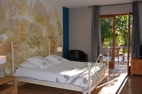 Executive Suite, Park View (La Zen) | Individually decorated, individually furnished, desk, blackout drapes