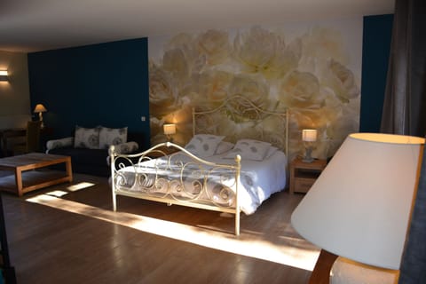 Executive Suite, Park View (La Zen) | Individually decorated, individually furnished, desk, blackout drapes